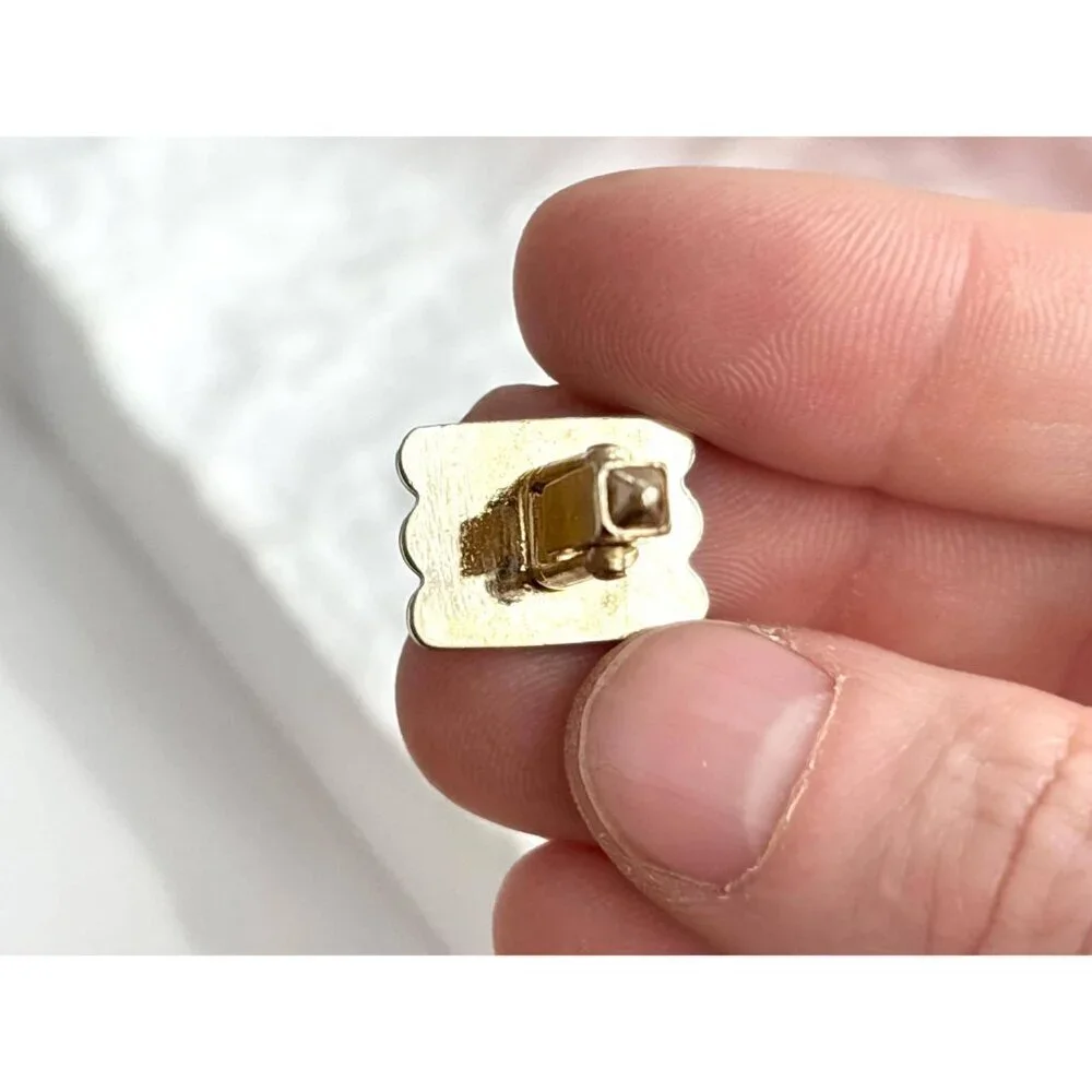 Modernist Scalloped Gold Toned Rectangular Vintage Retro 80's Men's Cuff Links